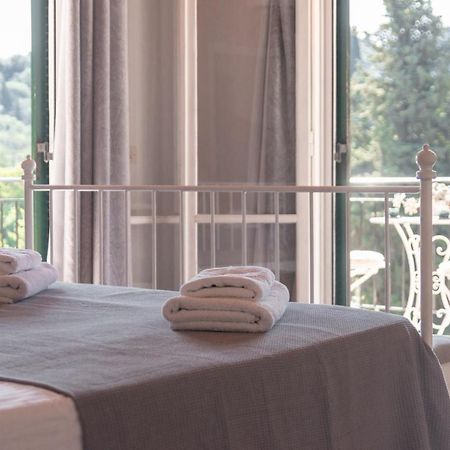 Ilia'S Holiday Home Peritheia Luaran gambar