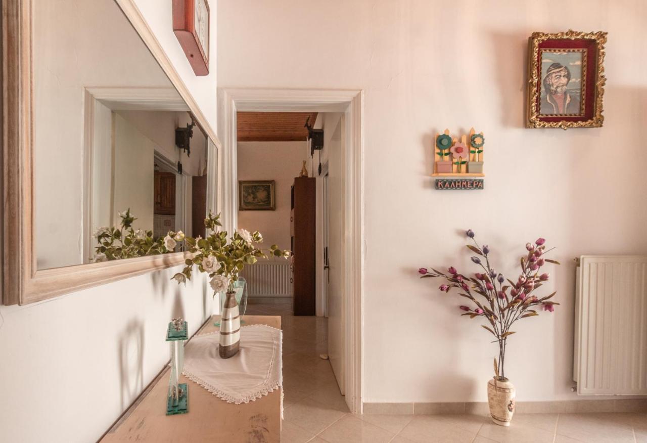 Ilia'S Holiday Home Peritheia Luaran gambar