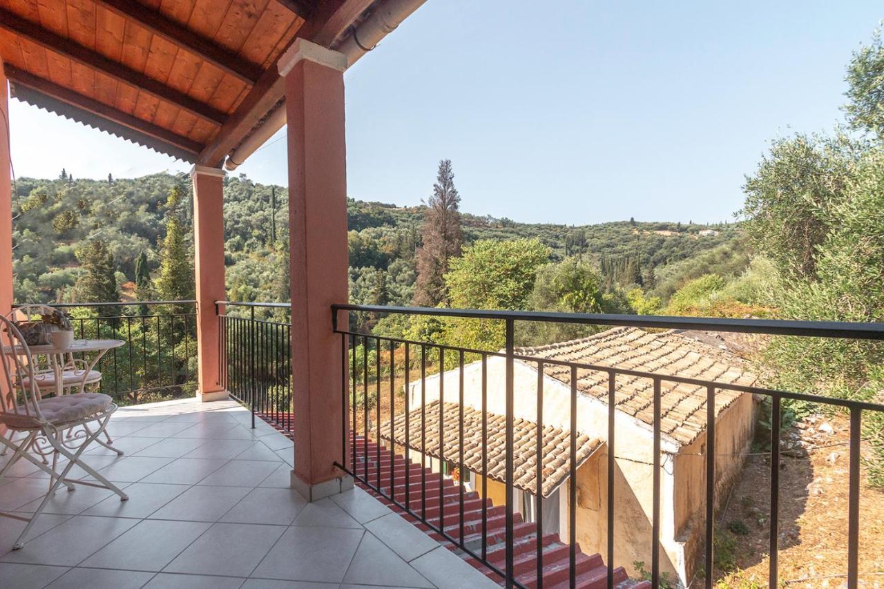 Ilia'S Holiday Home Peritheia Luaran gambar