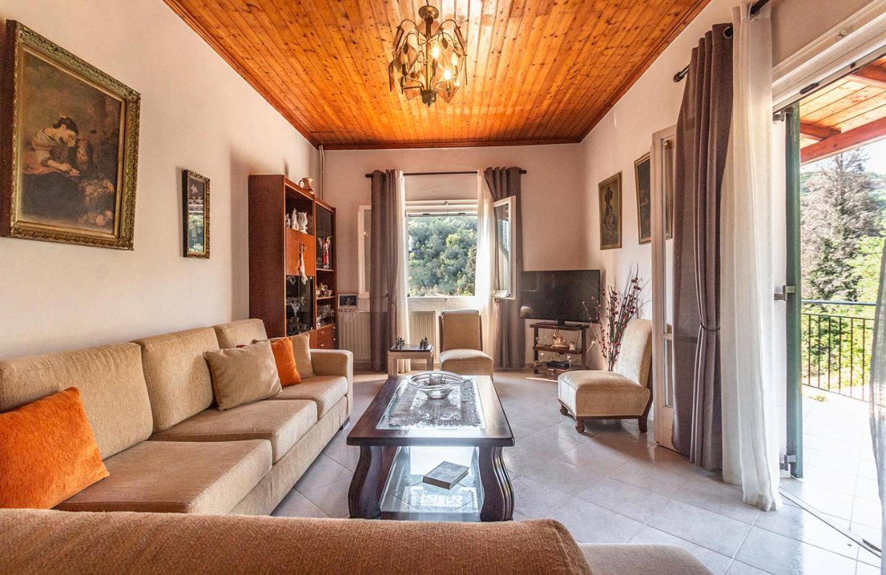Ilia'S Holiday Home Peritheia Luaran gambar