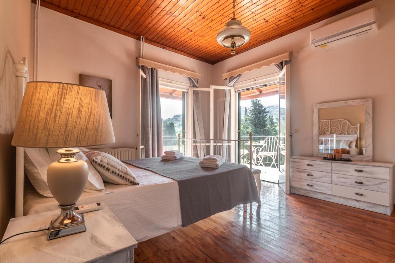 Ilia'S Holiday Home Peritheia Luaran gambar