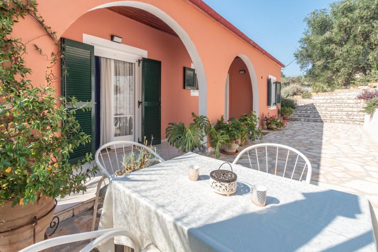 Ilia'S Holiday Home Peritheia Luaran gambar